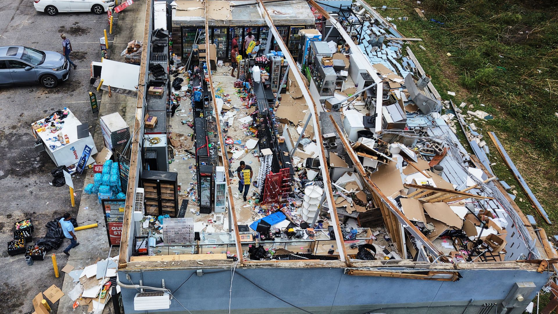 Four dead after Hurricane Isaias crashes into US – as Mexico braces itself for Category 4 storm